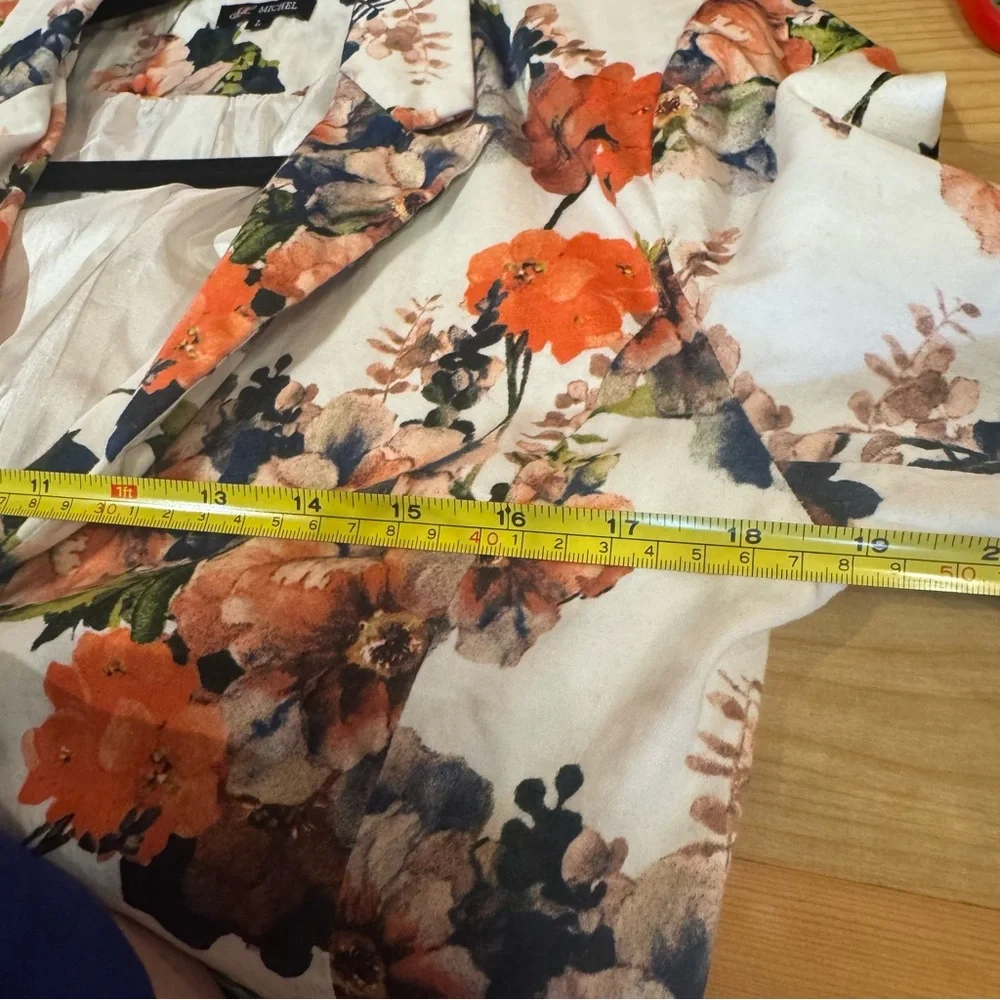Michel Large Floral Blazer in White and Orange Floral - Picture 11 of 12